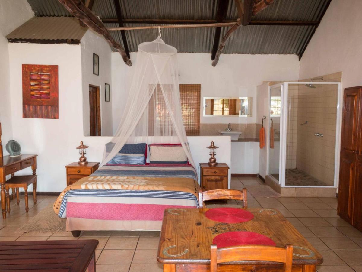Thaba Manzi Ranch Apartment มากาลีสเบิร์ก ภายนอก รูปภาพ
