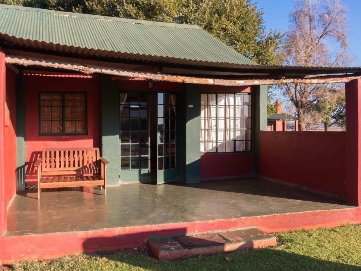 Thaba Manzi Ranch Apartment มากาลีสเบิร์ก ภายนอก รูปภาพ