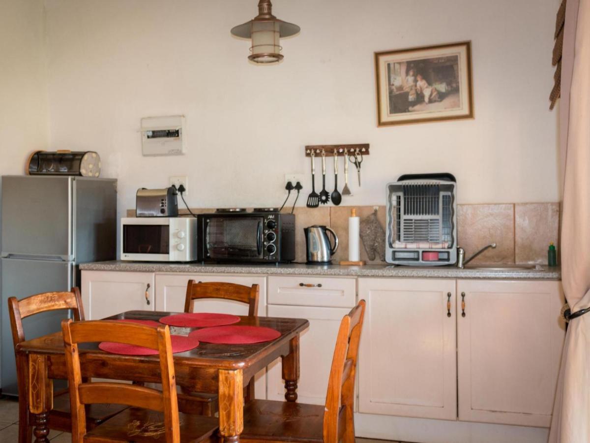 Thaba Manzi Ranch Apartment มากาลีสเบิร์ก ภายนอก รูปภาพ