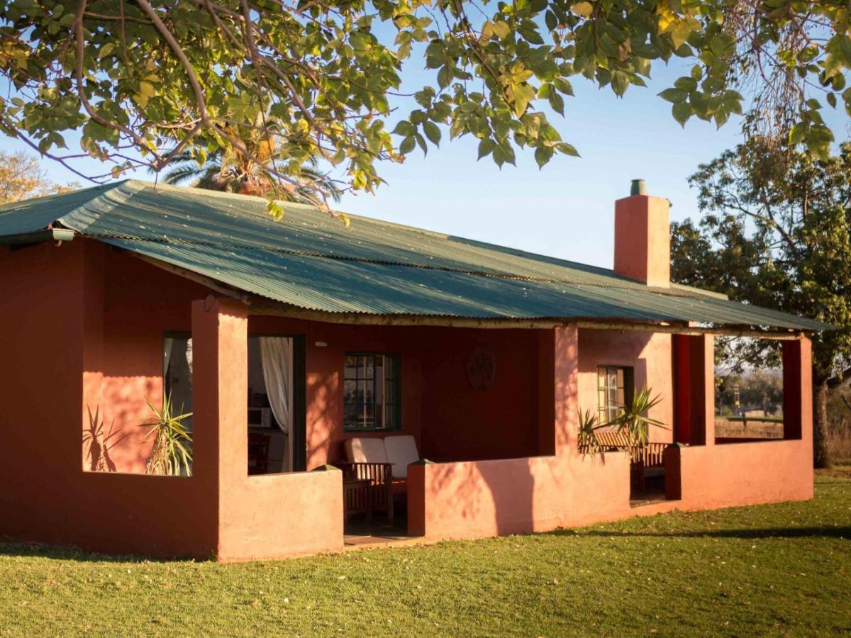 Thaba Manzi Ranch Apartment มากาลีสเบิร์ก ภายนอก รูปภาพ