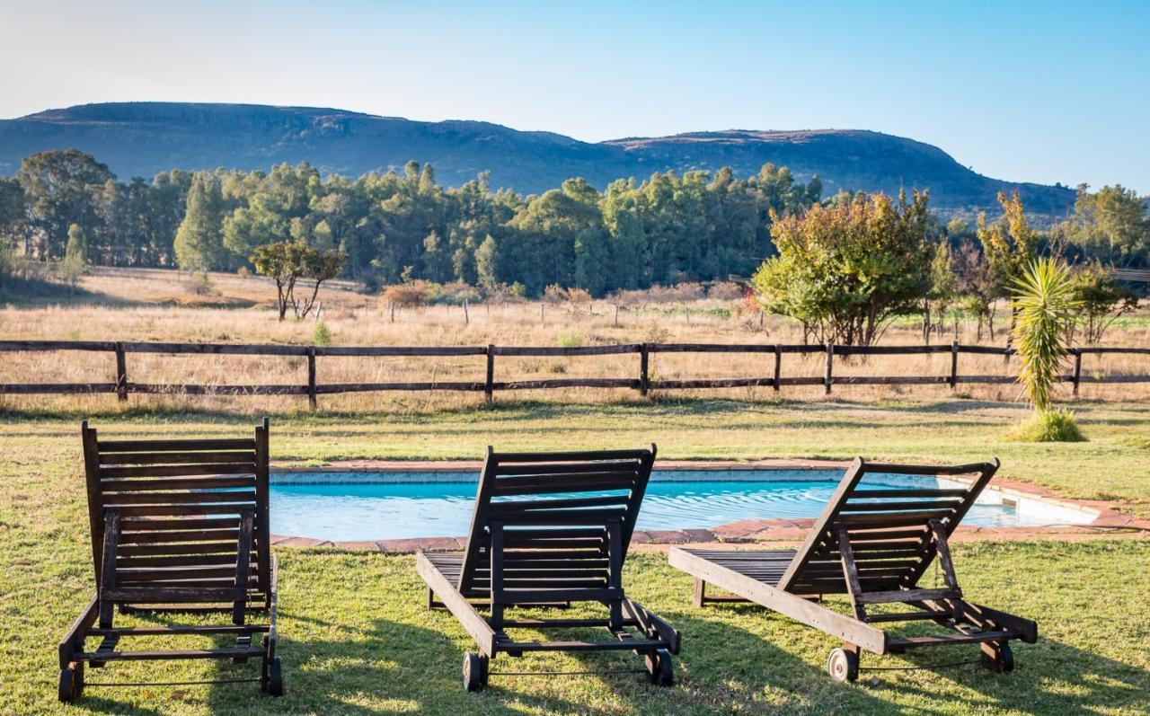 Thaba Manzi Ranch Apartment มากาลีสเบิร์ก ภายนอก รูปภาพ