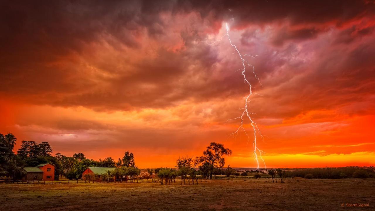 Thaba Manzi Ranch Apartment มากาลีสเบิร์ก ภายนอก รูปภาพ