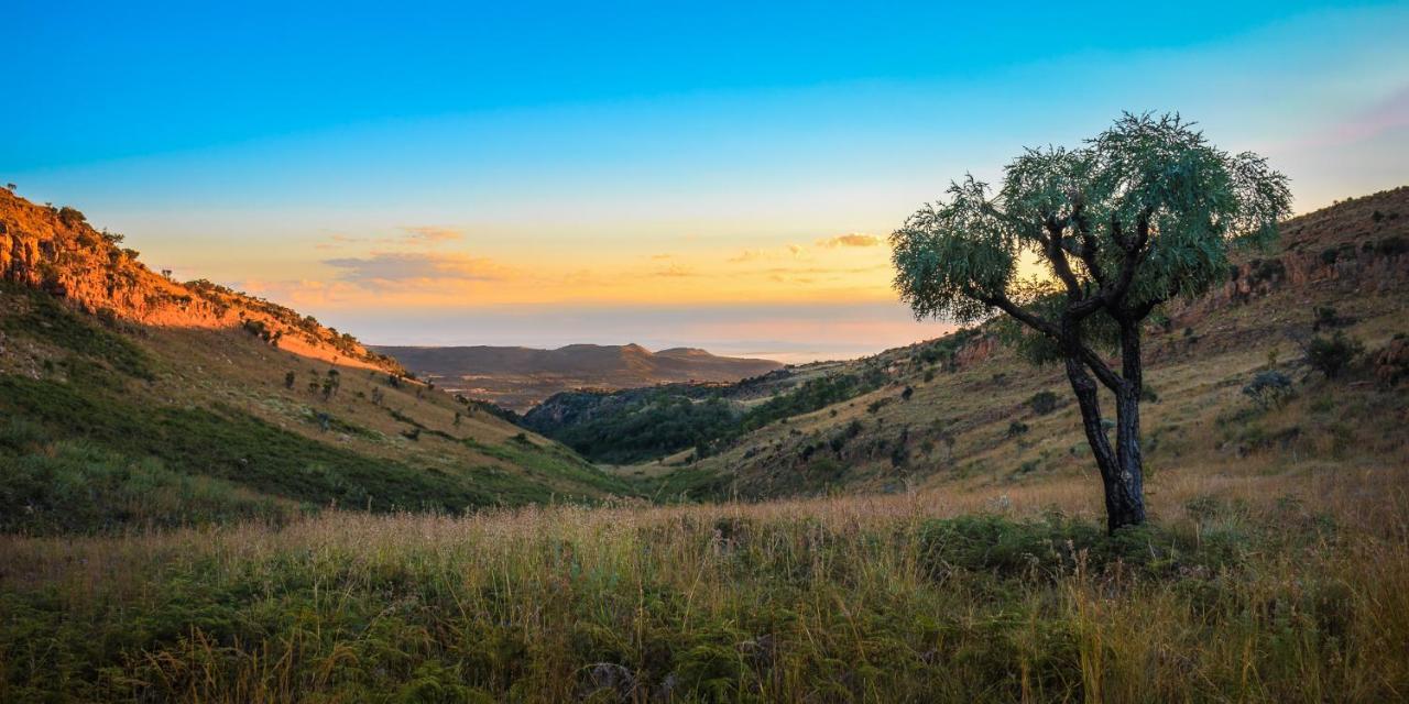 Thaba Manzi Ranch Apartment มากาลีสเบิร์ก ภายนอก รูปภาพ
