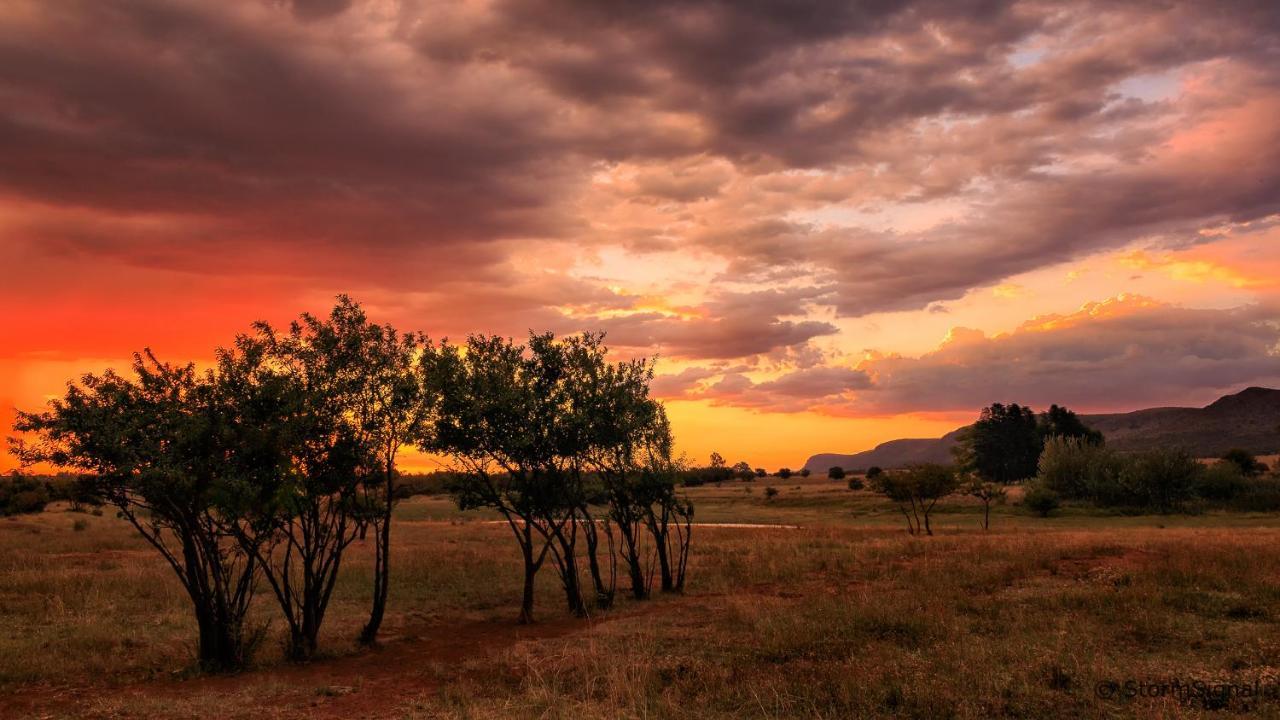 Thaba Manzi Ranch Apartment มากาลีสเบิร์ก ภายนอก รูปภาพ